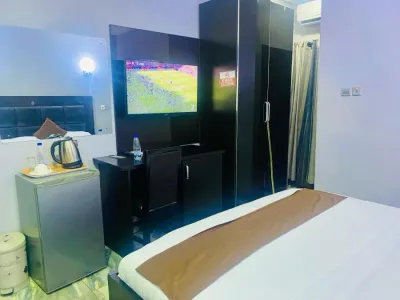 Edis Premier Hotel & Suites