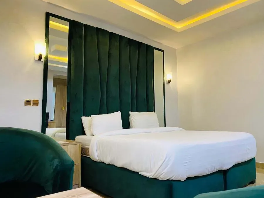 Diplomat Room room