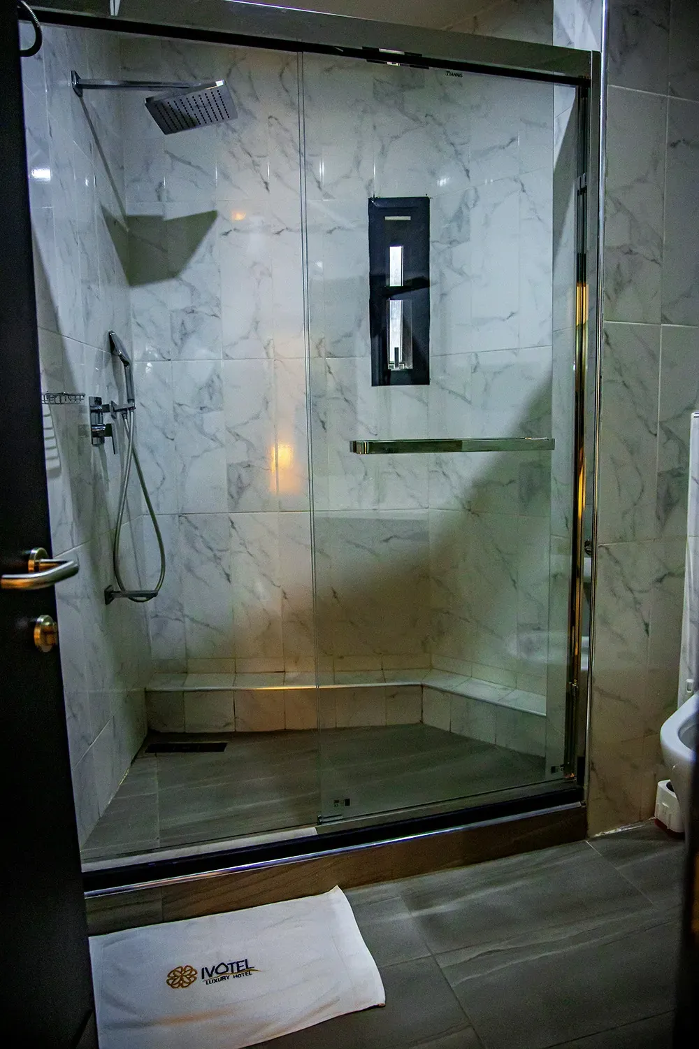 Ivot Luxury Signature room