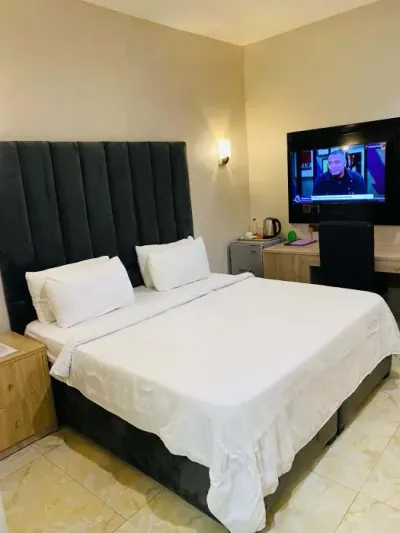 Edis Premier Hotel & Suites