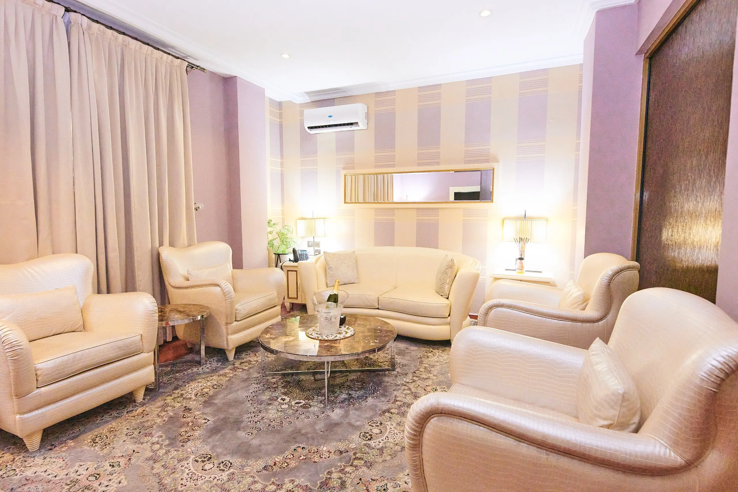SIGNATURE SUITE room