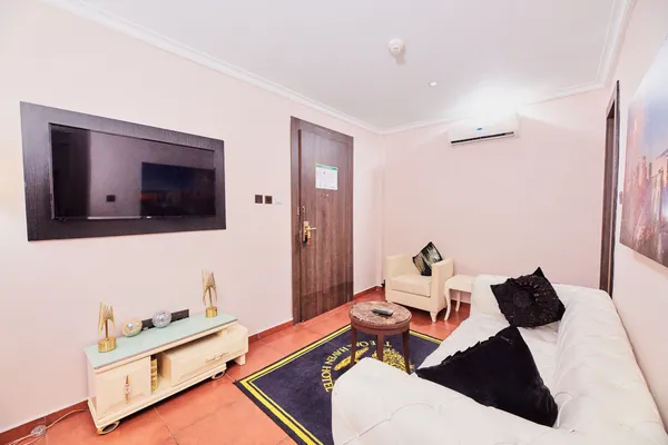 EXECUTIVE SUITE room