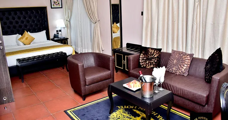 EXECUTIVE SUITE room