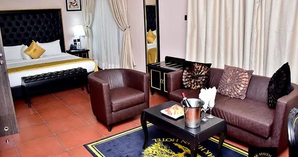 EXECUTIVE SUITE room