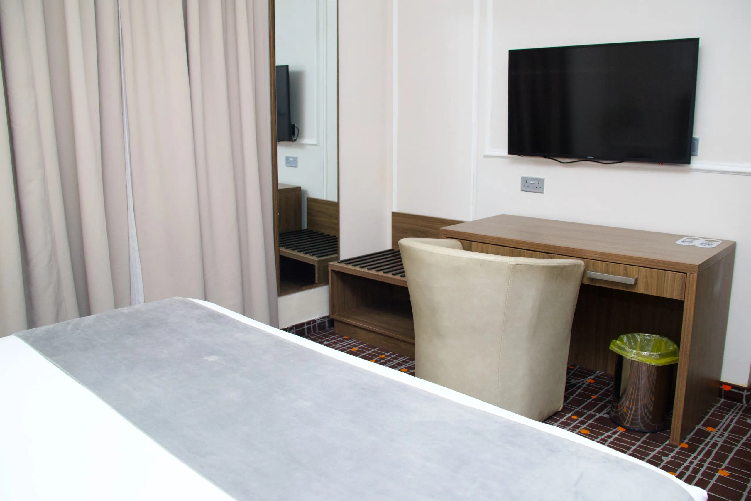 Suite2 room