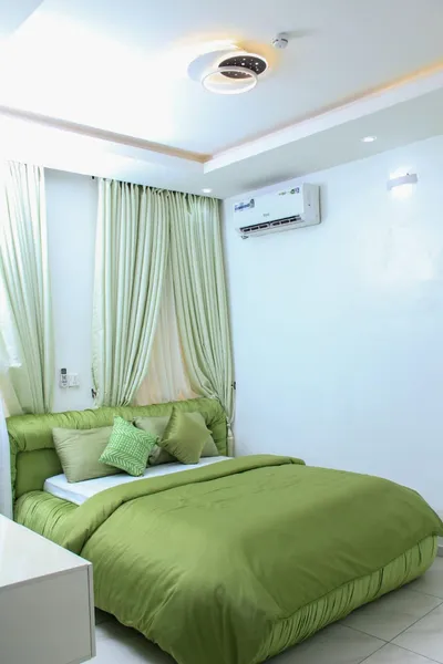 Phantom Moss- 1 bedroom Apartment 