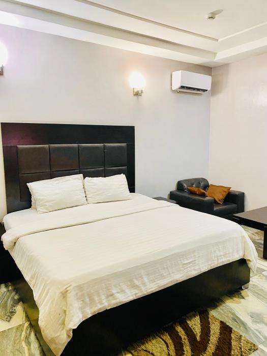 Edis Premier Hotel & Suites