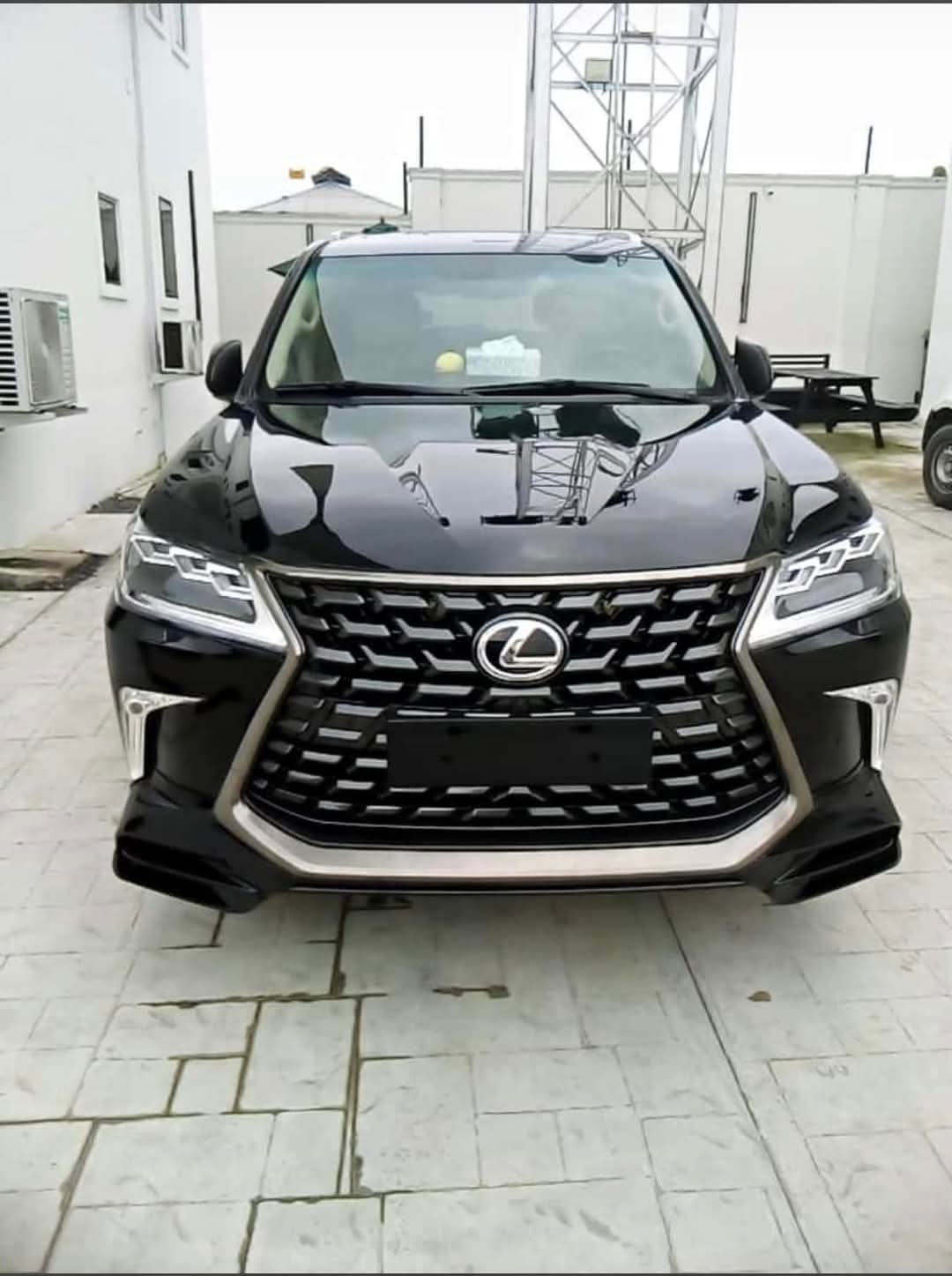 Lexus LX570