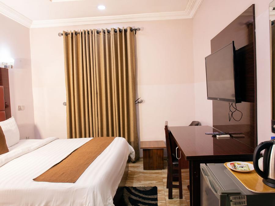 Edis Premier Hotel & Suites