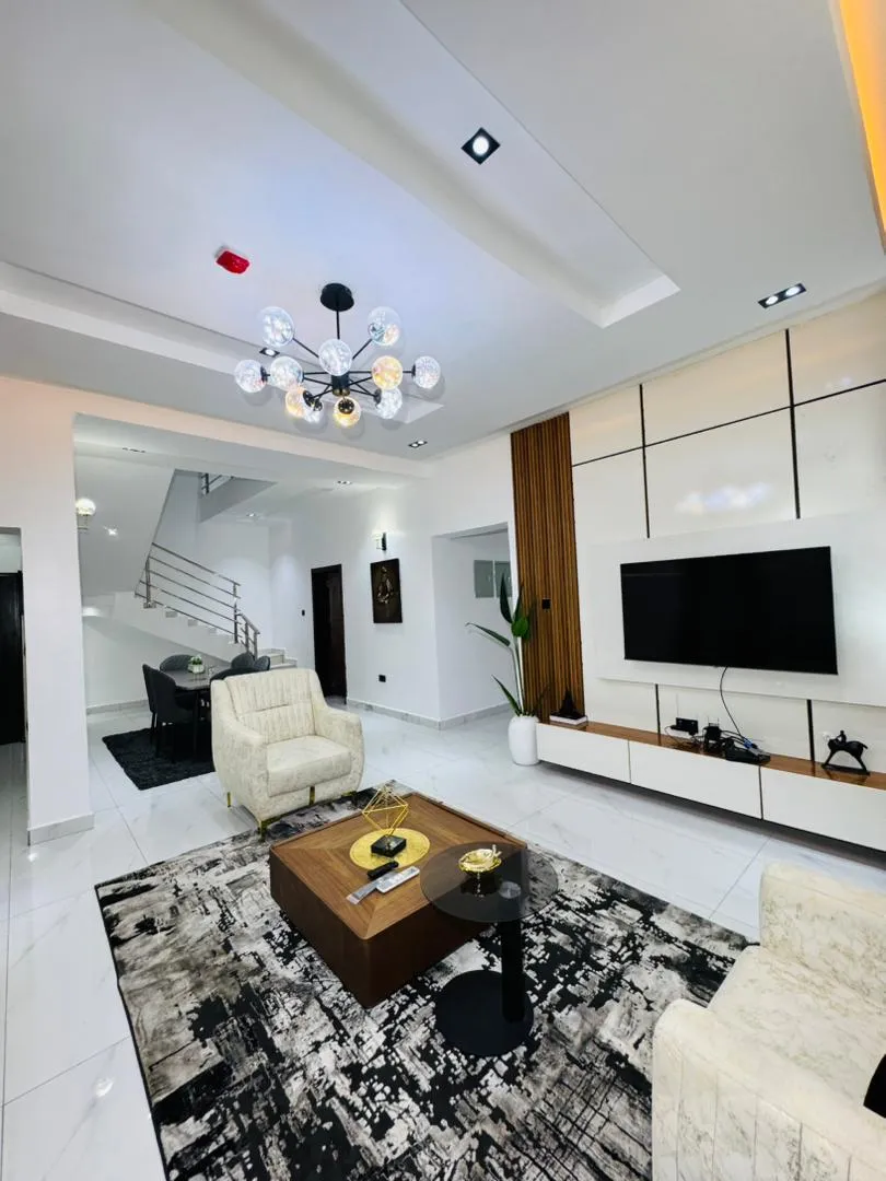 4 Bedroom Flat 5 Apartment, Peter Odili