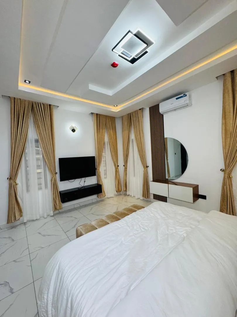 4 Bedroom Flat 4 Apartment, Peter Odili