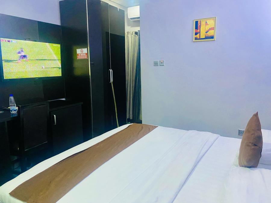 Edis Premier Hotel & Suites