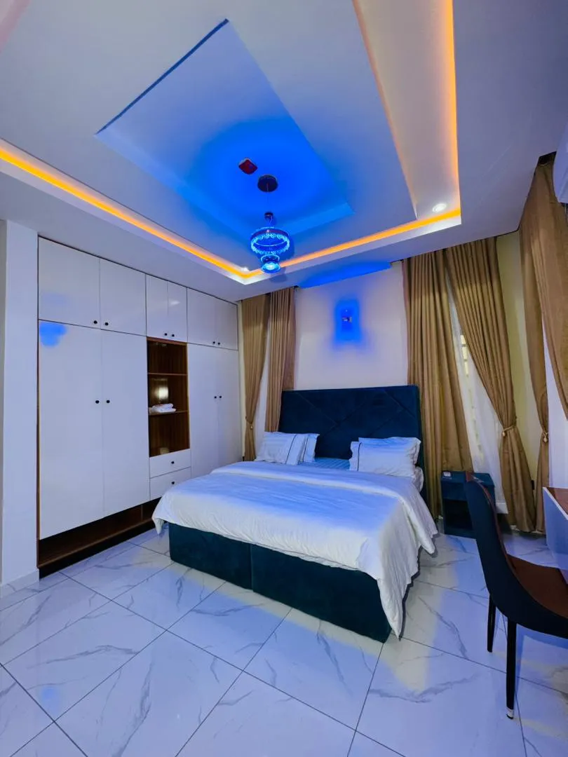 4 Bedroom Flat 5 Apartment, Peter Odili