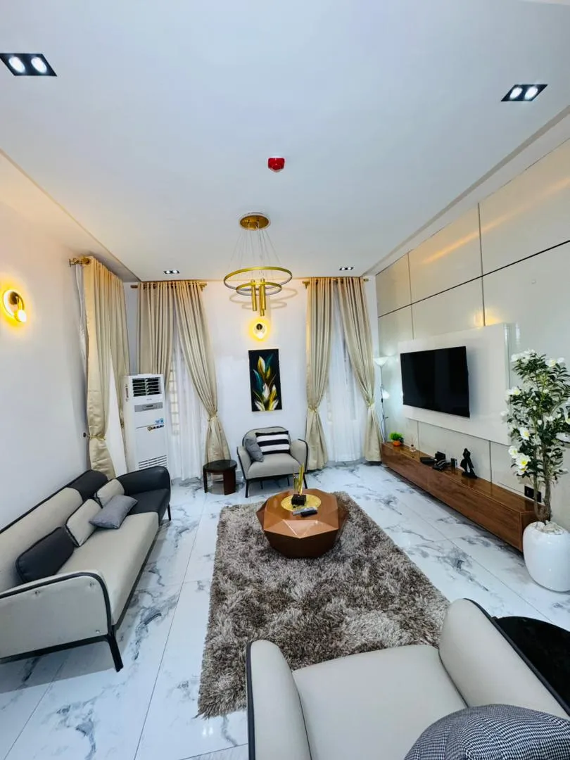 3 Bedroom Flat 3 Apartment, Peter Odili