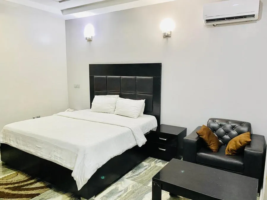 Edis Premier Hotel & Suites