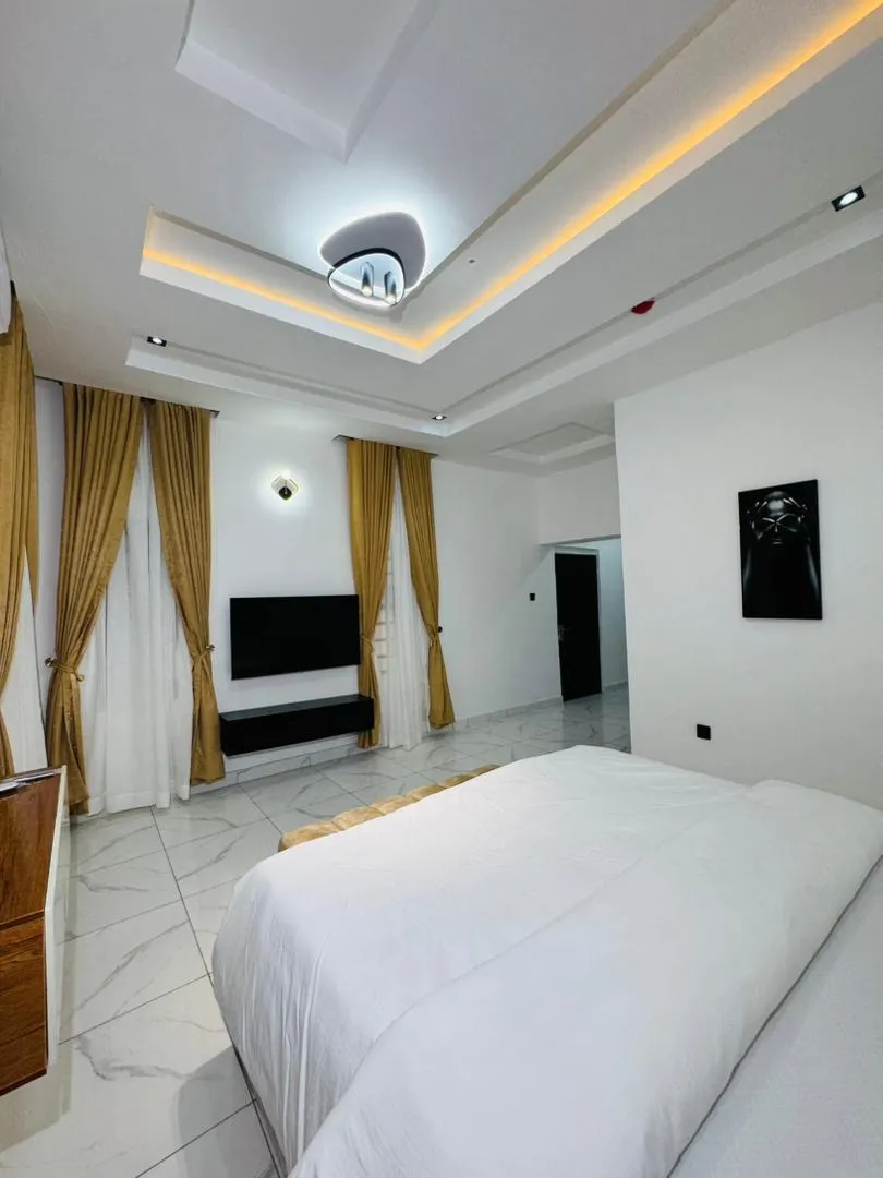 4 Bedroom Flat 5 Apartment, Peter Odili