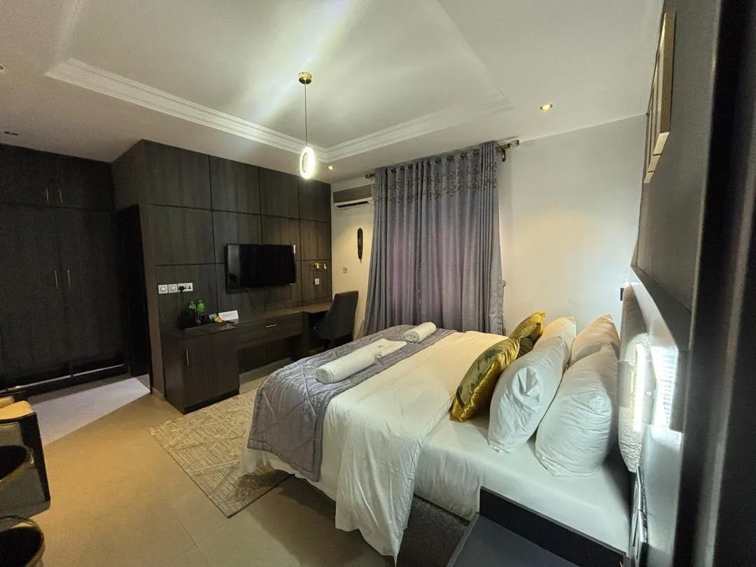 Mac Destly Hotel