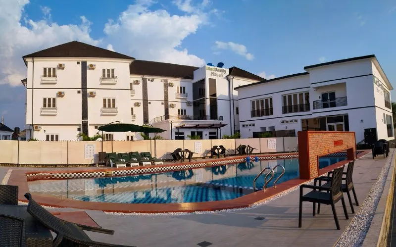 Mac Destly Hotel