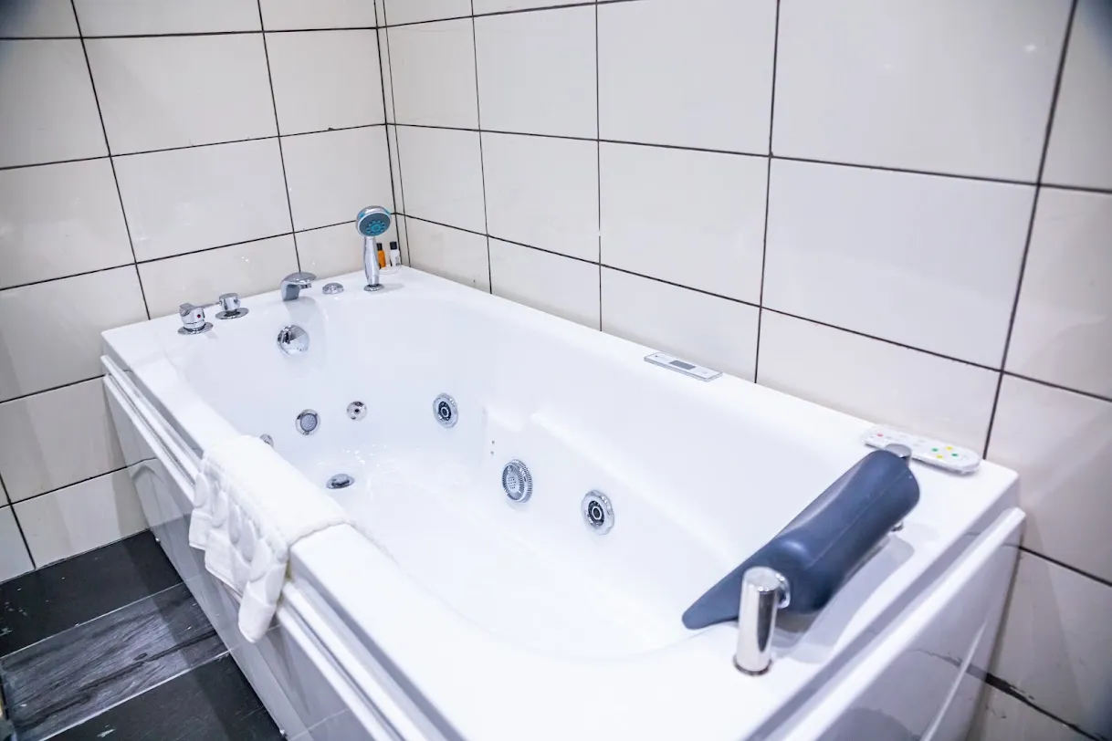 Isglo Hotels