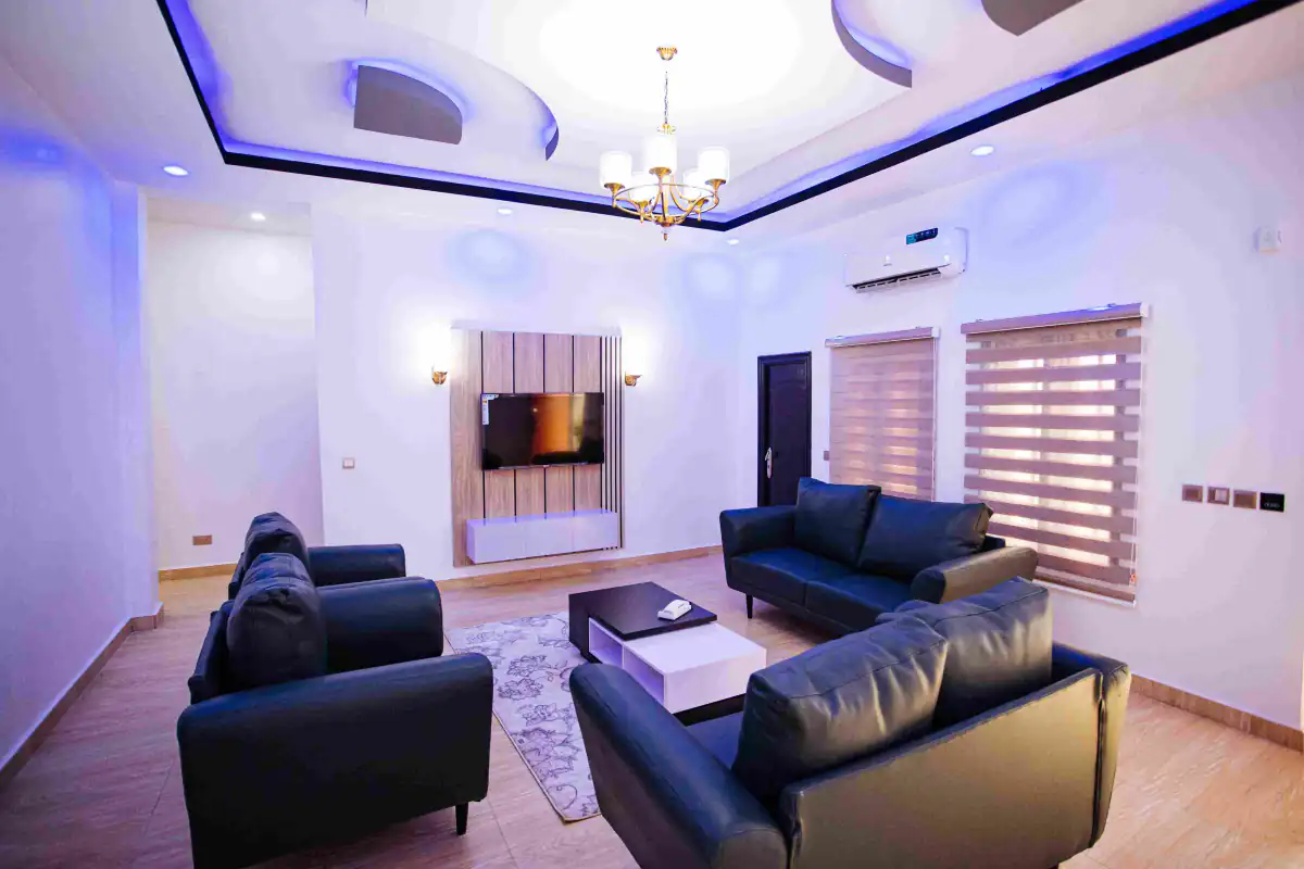 3 Bedroom Apartment and Suite, Jahi