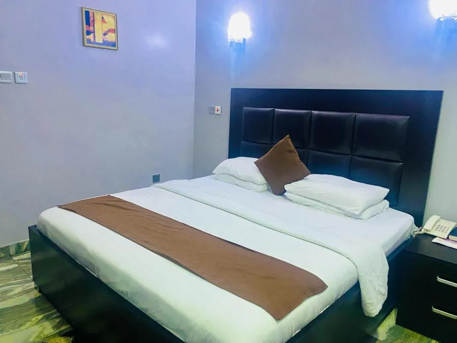 Edis Premier Hotel & Suites