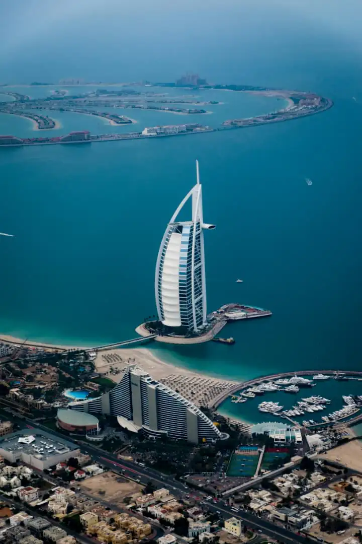 The Luxury Experience of Jumeirah Burj Al Arab: Dubai’s Iconic Sail-Shaped Hotel