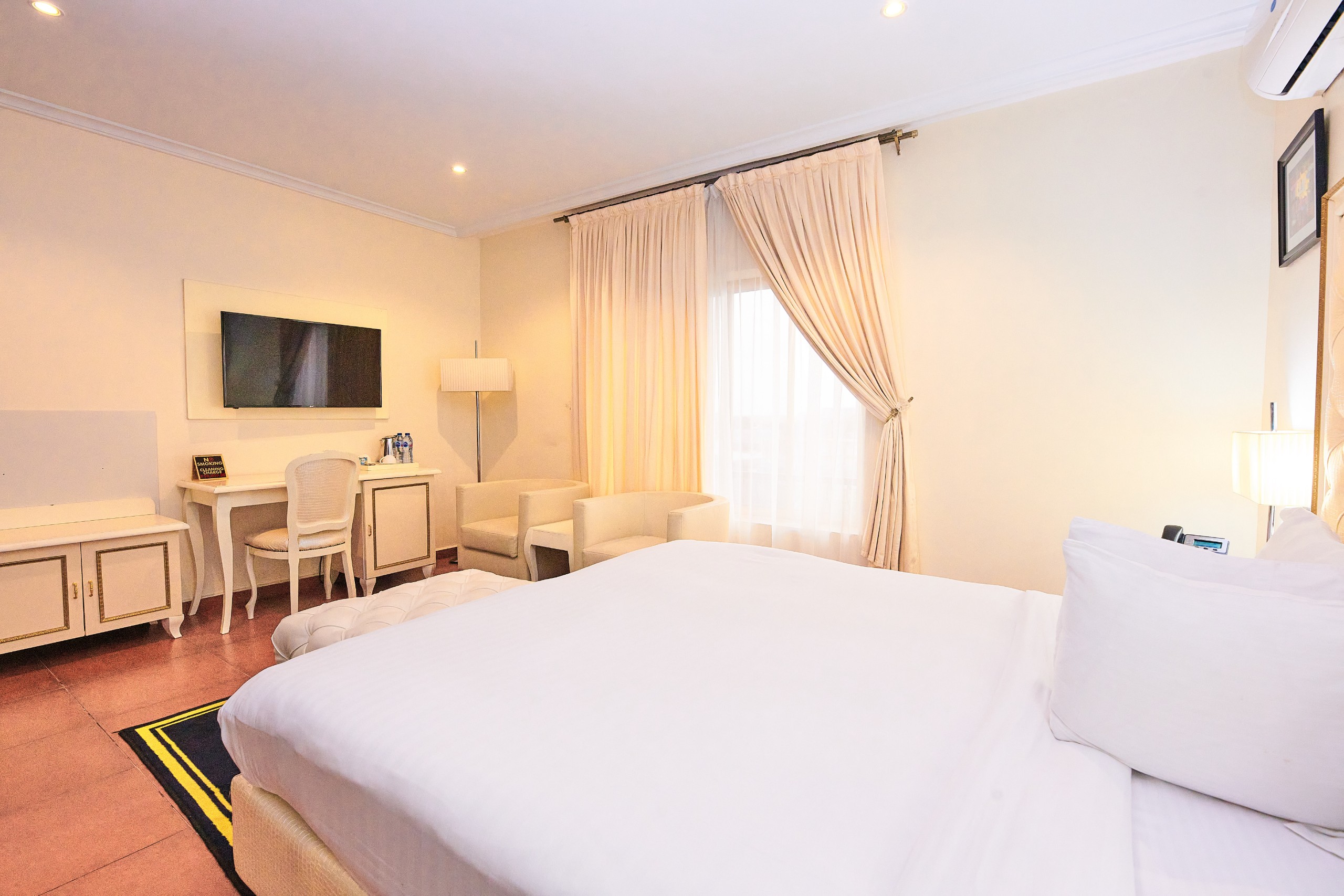 Oak Haven Hotel & Suites