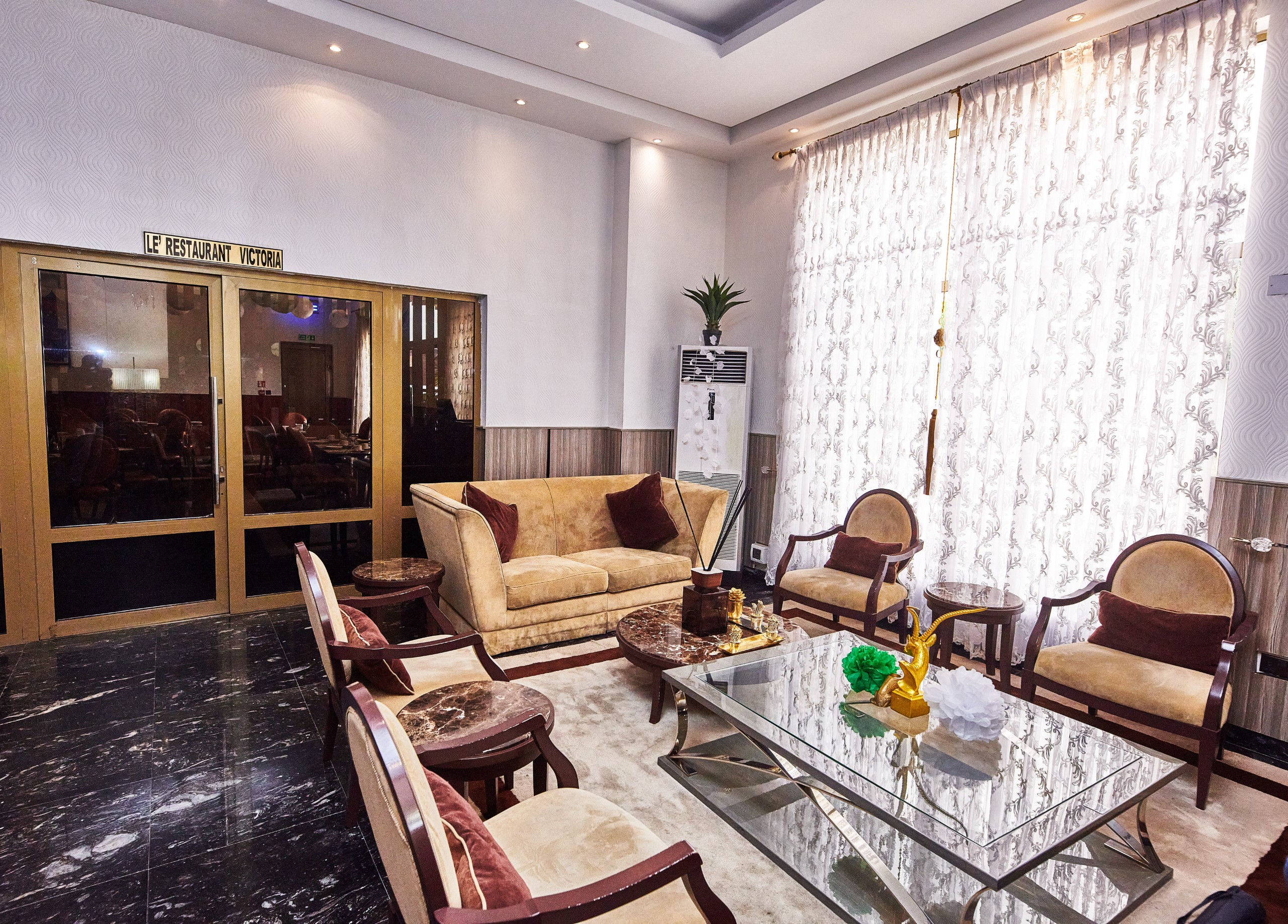 Oak Haven Hotel & Suites