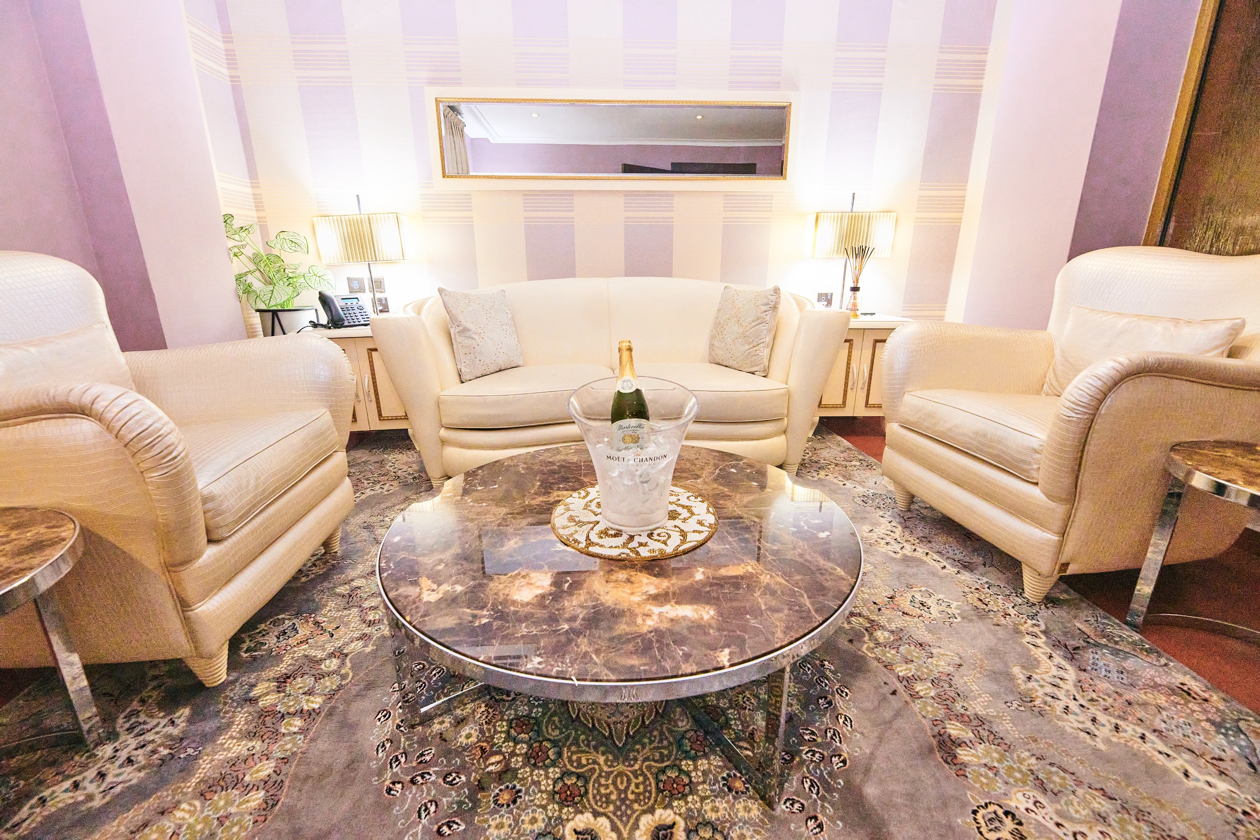 Oak Haven Hotel & Suites