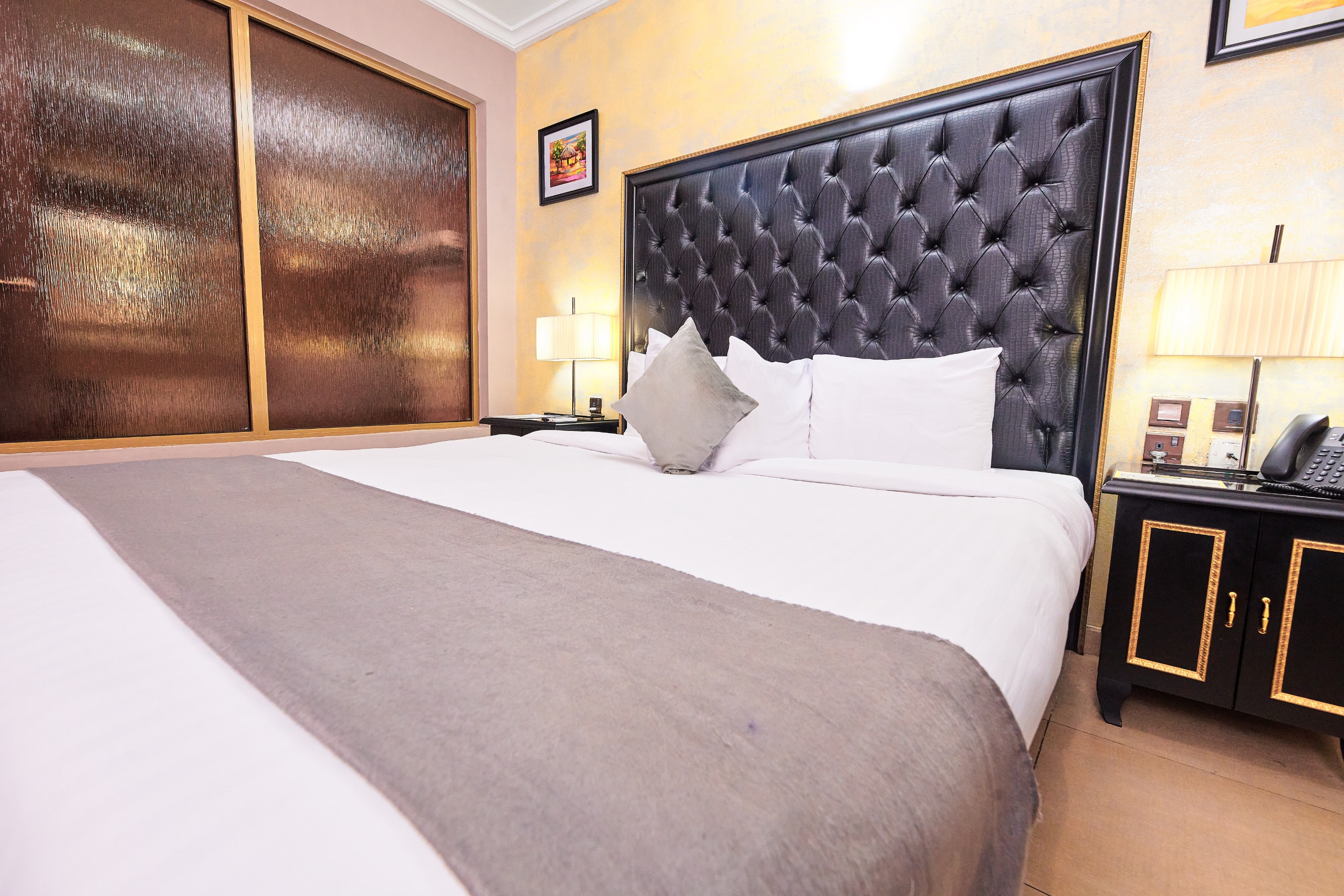 Oak Haven Hotel & Suites