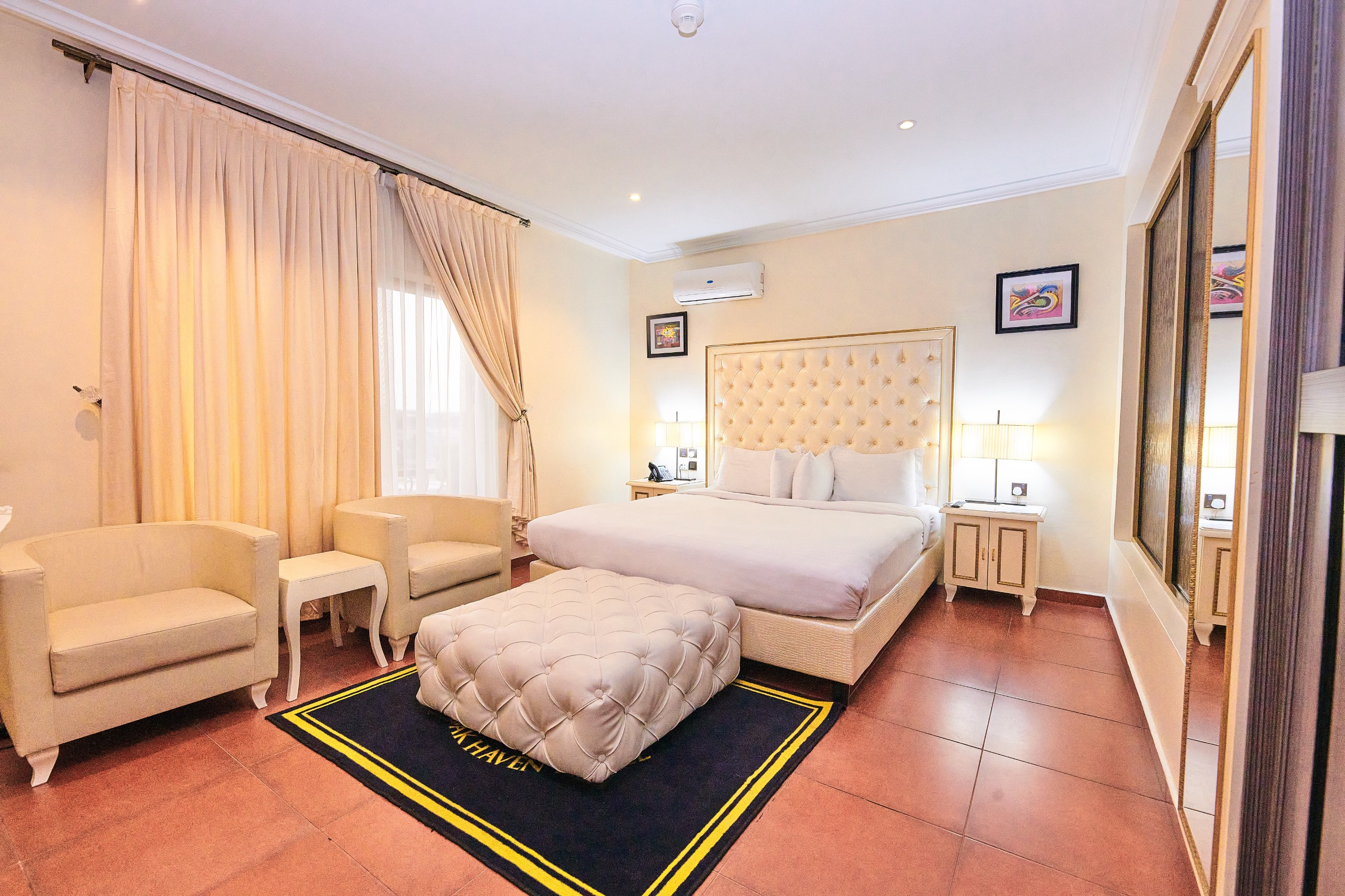 Oak Haven Hotel & Suites