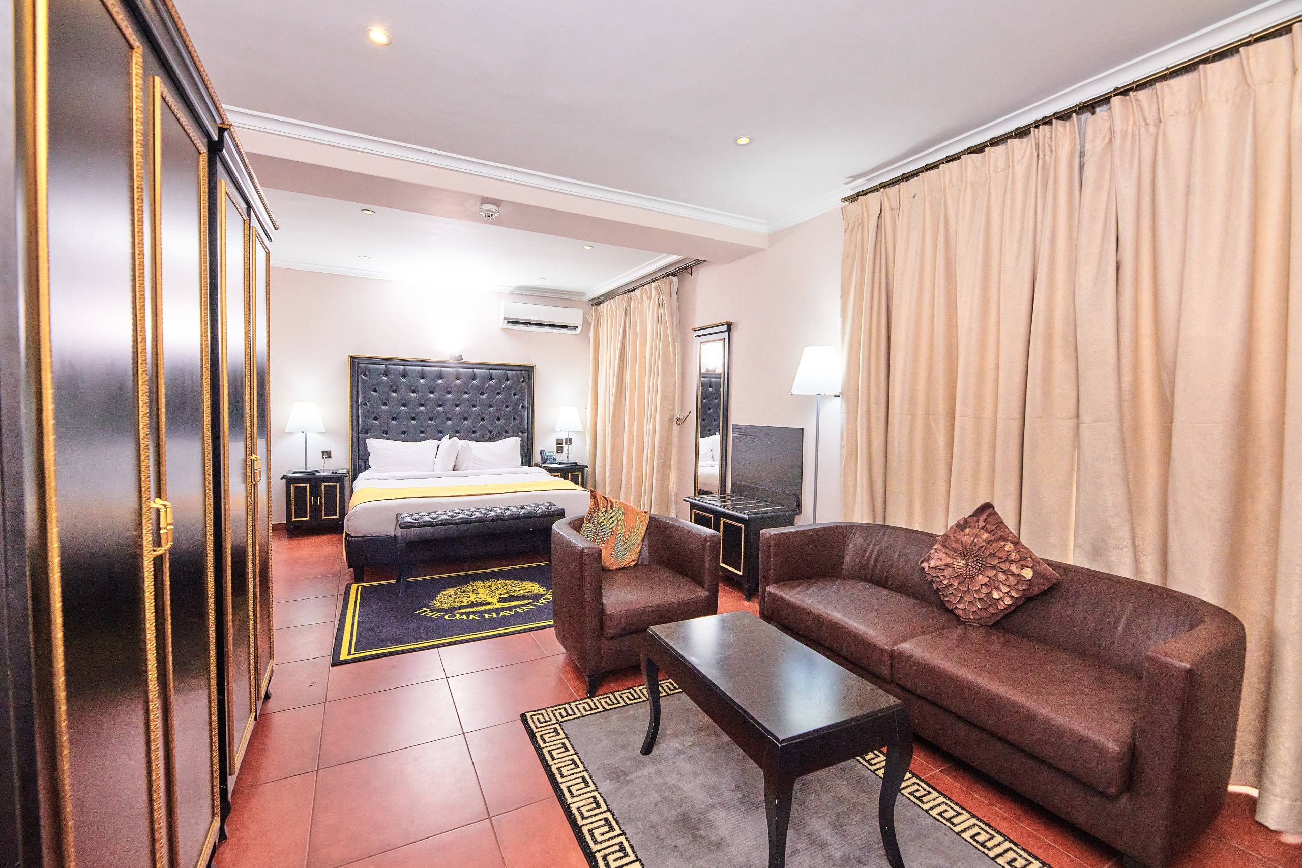Oak Haven Hotel & Suites