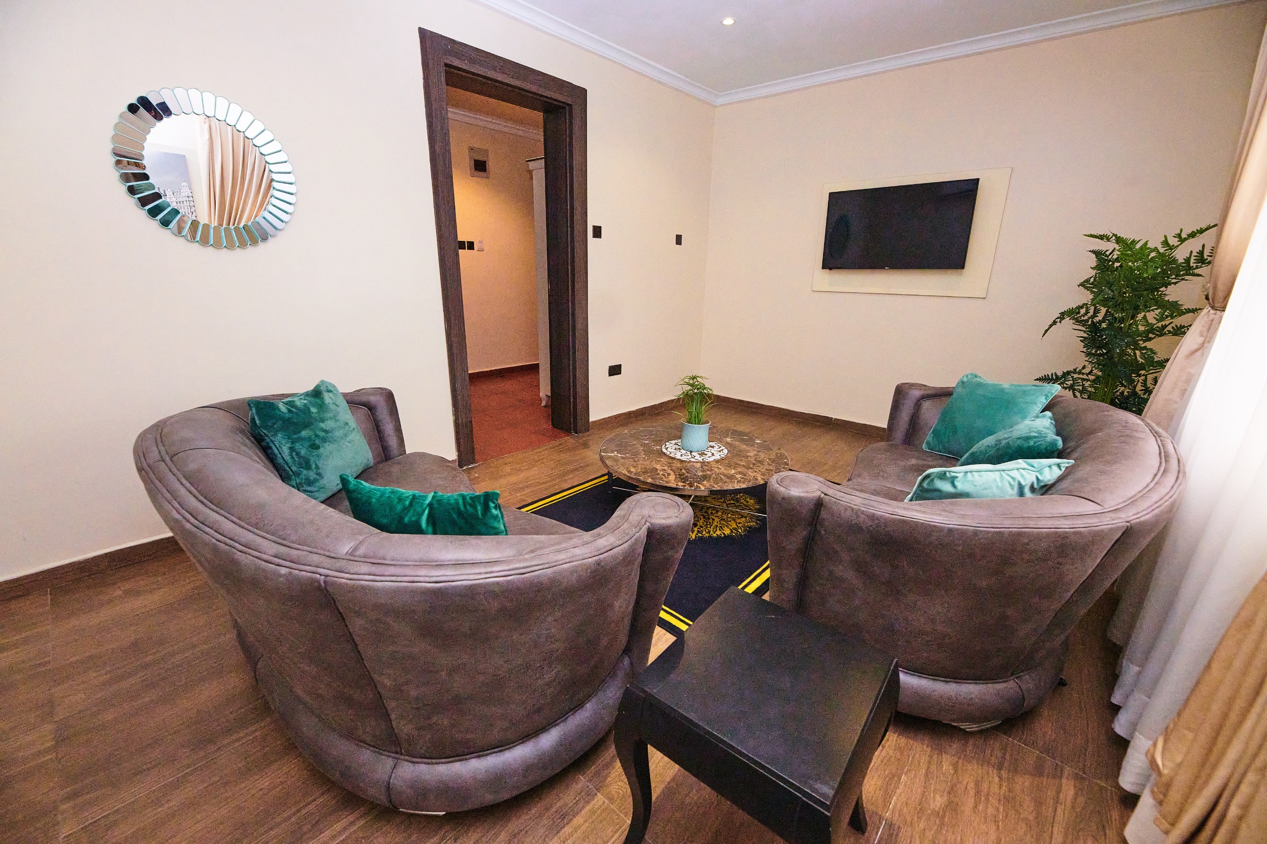 Oak Haven Hotel & Suites