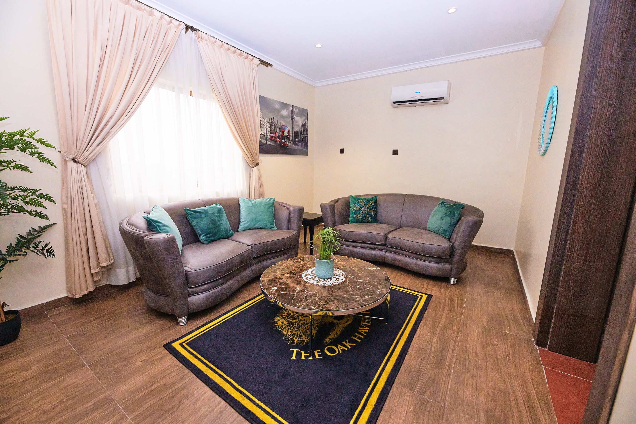 Oak Haven Hotel & Suites