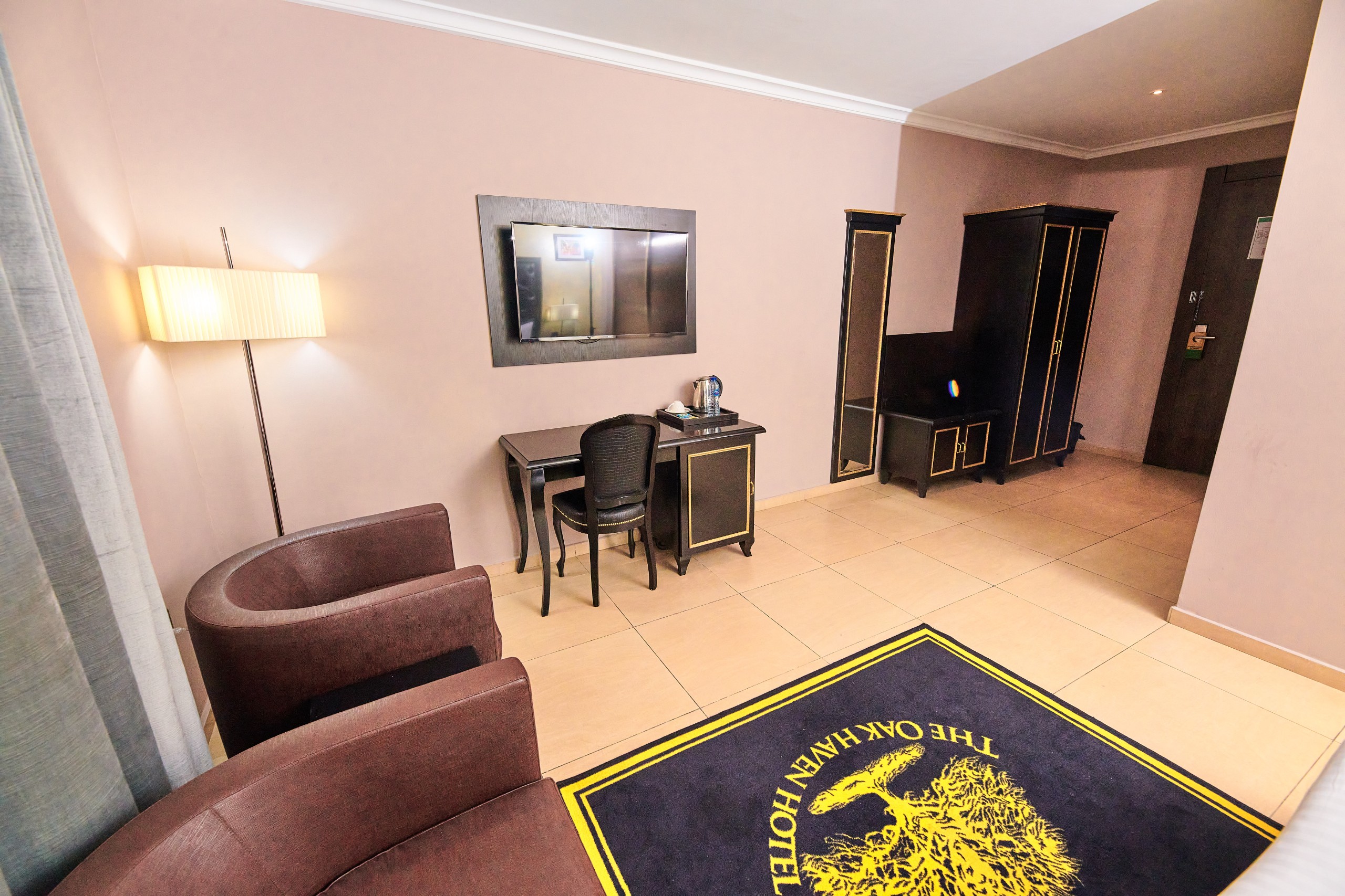 Oak Haven Hotel & Suites