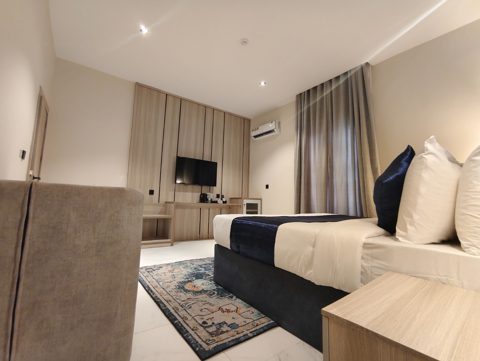 Hotel Lahana Limited