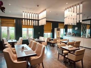 Golden Tulip La Sien