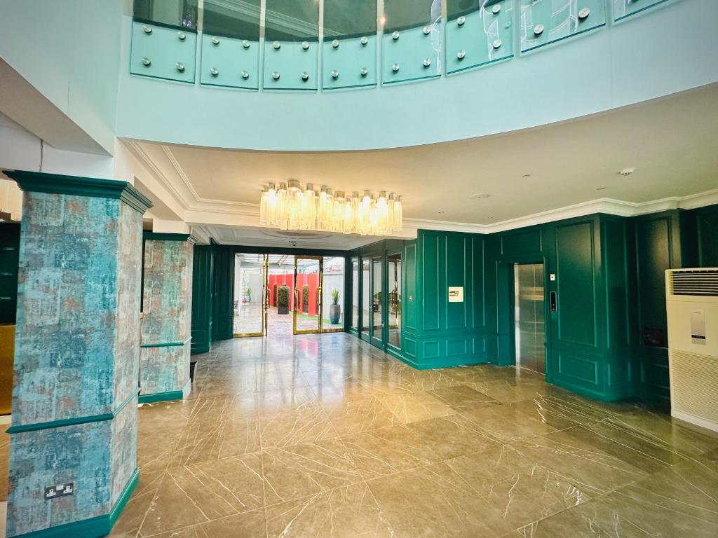 Golden Tulip La Sien
