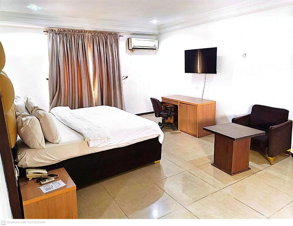 Savannah Suites & Apartments