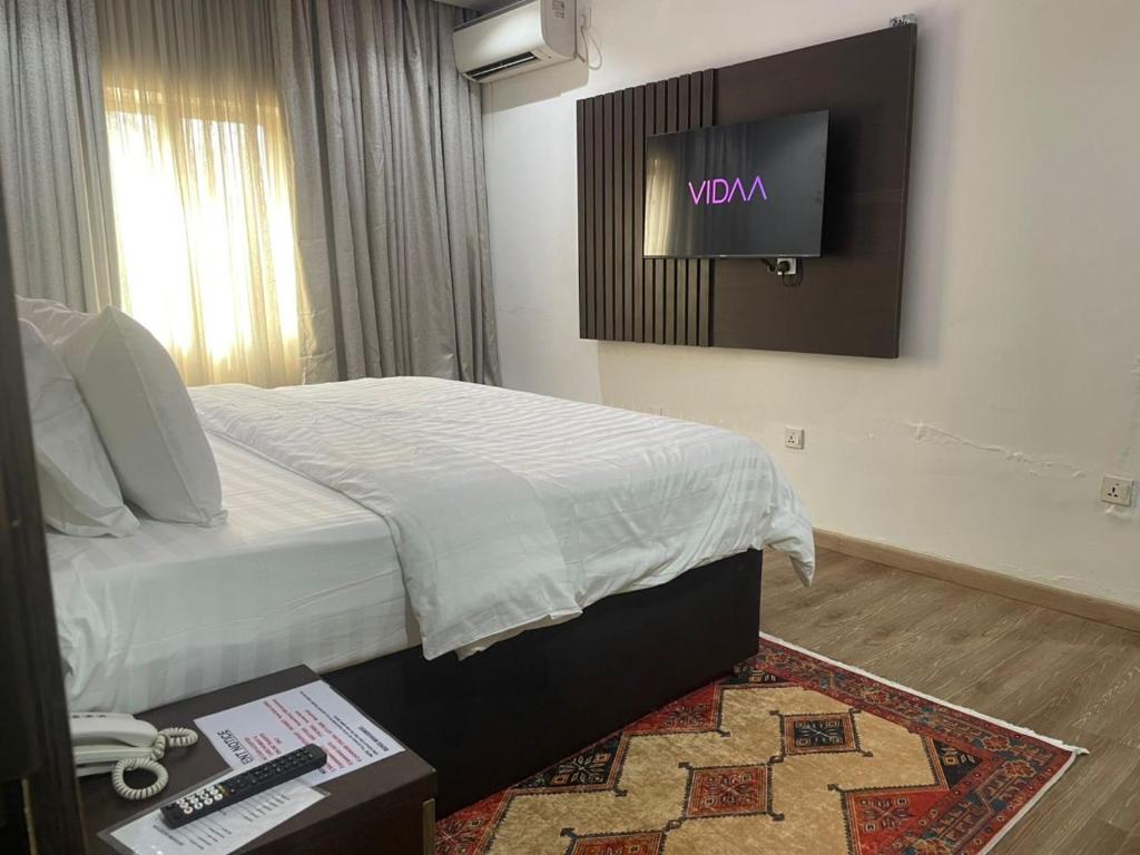 Savannah Suites & Apartments