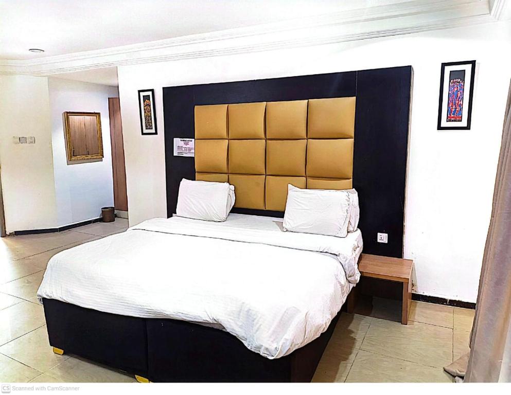 Savannah Suites & Apartments