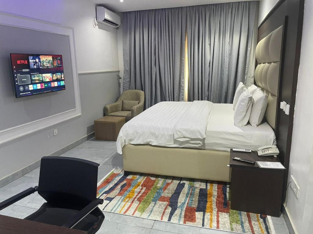 Savannah Suites & Apartments